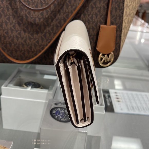 Michael Kors Mimi Large Saffiano Leather Bi-Fold Continental Wallet
Optic White - Picture 9 of 16